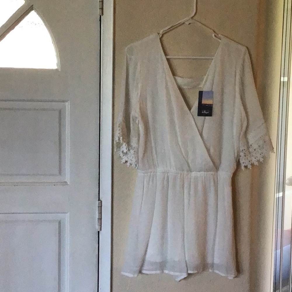 One the land off white linen- look romper. Super cute and summery NWT SZ L